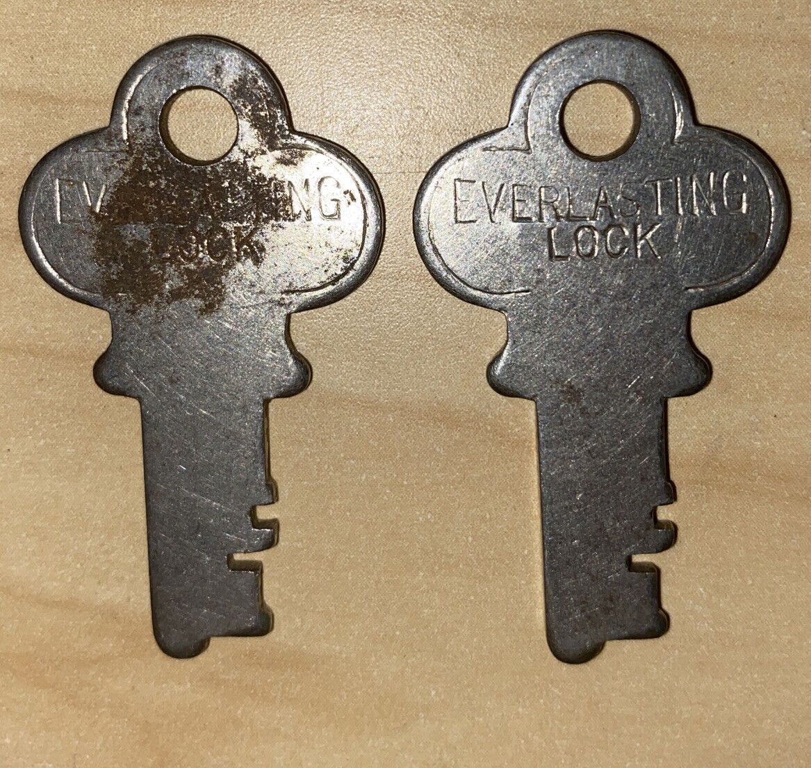 Vintage Pair Of Everlasting Lock Co. T4552 Trunk Keys  T4552 Similar To Long Co