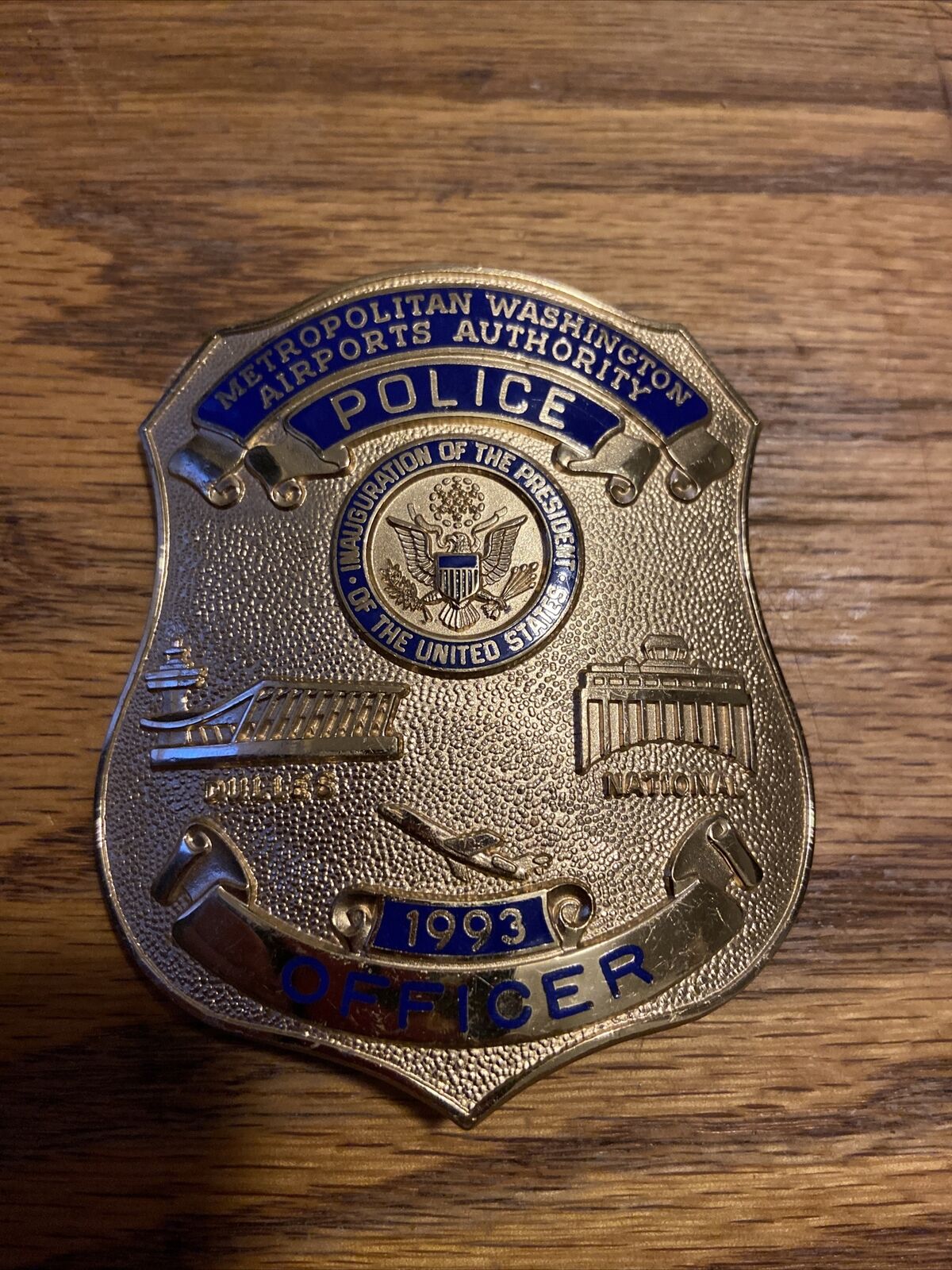 obsolete Washington DC Airport Police 1993 Inauguration Badge