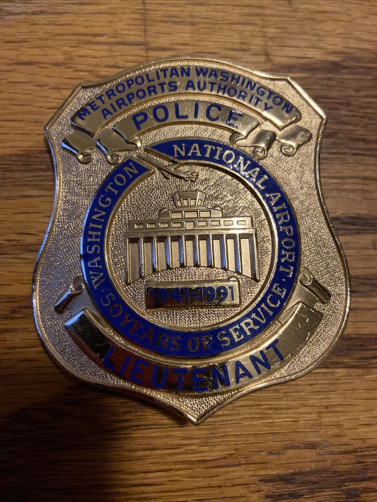 obsolete Washington DC Airports Police Lieutenant Anniversary Badge