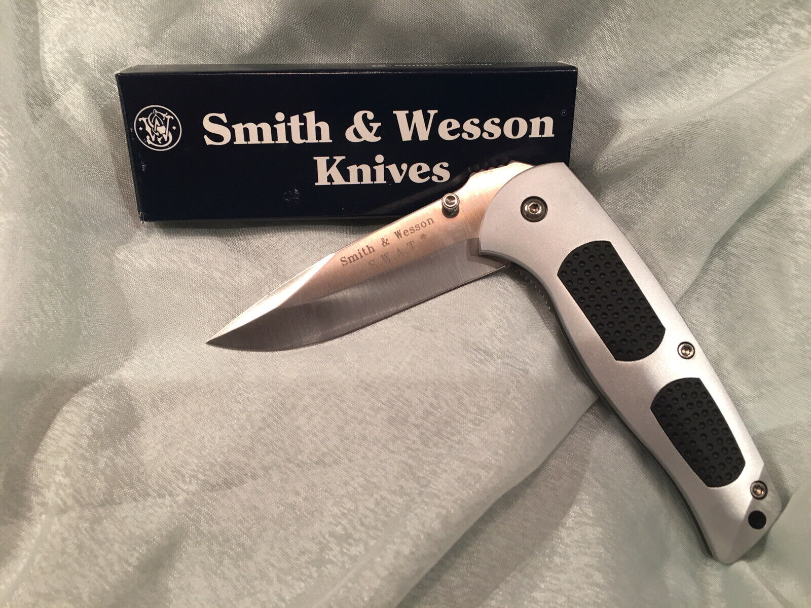 Smith & Wesson Large SWAT SW-2000 Knife - Original Design - New Old Stock