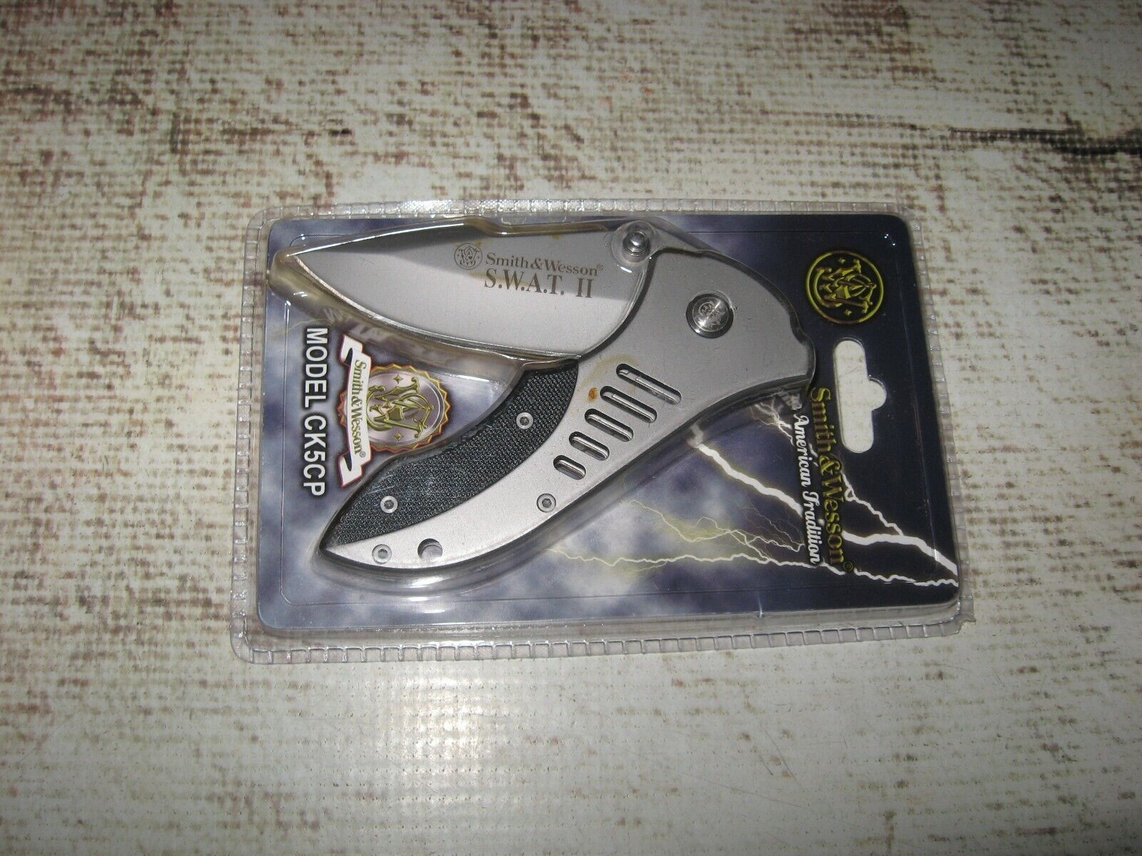 Smith & Wesson ® SWAT II Folding Pocket Knife (1) CK5CP 