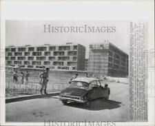 1962 Press Photo Police on duty at entrance of Rocher Noir building near Algiers picture