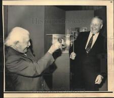 1975 Press Photo Navy Secretary Middendorf and Fiedler spar with batons picture