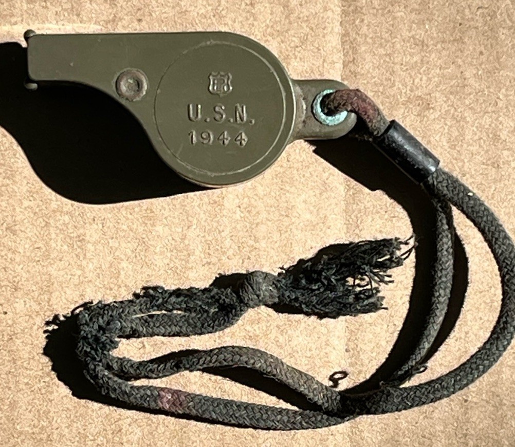 1944 us navy plastic whistle 1944 us navy plastic whistle