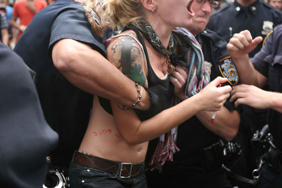Cop-groping-Woman-de. 